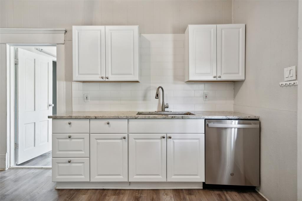 Lawn Place 01 - Residential