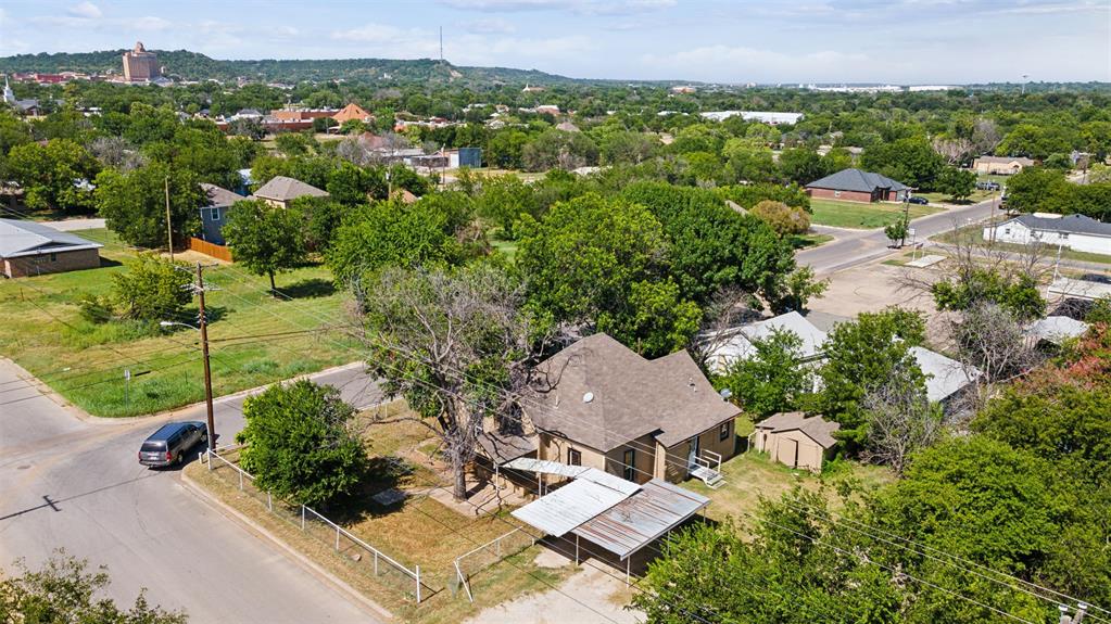 Lawn Place 01 - Residential