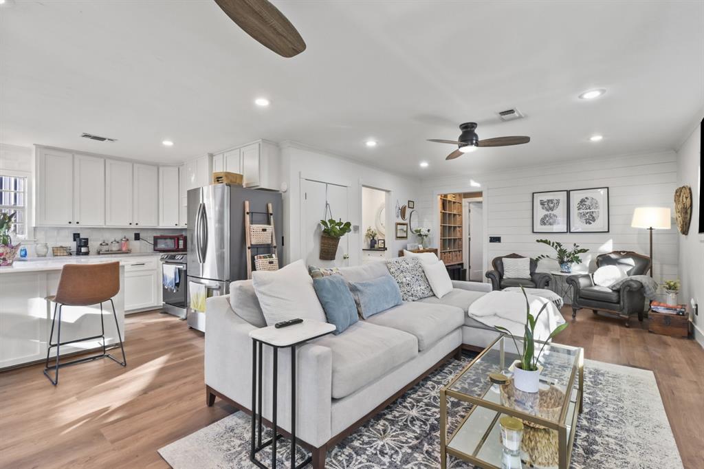 BOOKER SHIELDS A-G0059 - Residential
