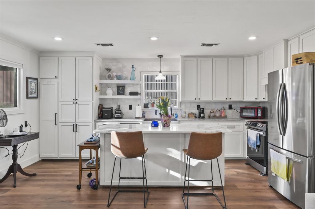 BOOKER SHIELDS A-G0059 - Residential