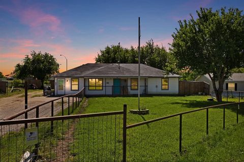 6113 Hawk Court Joshua TX 76058