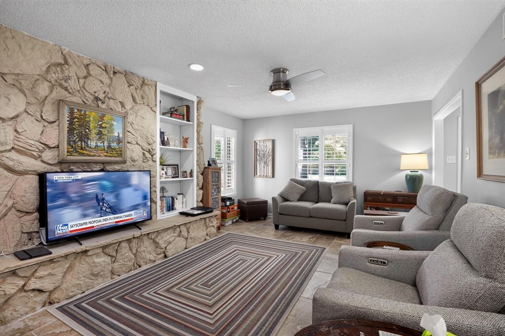 7513 Ravenswood Road