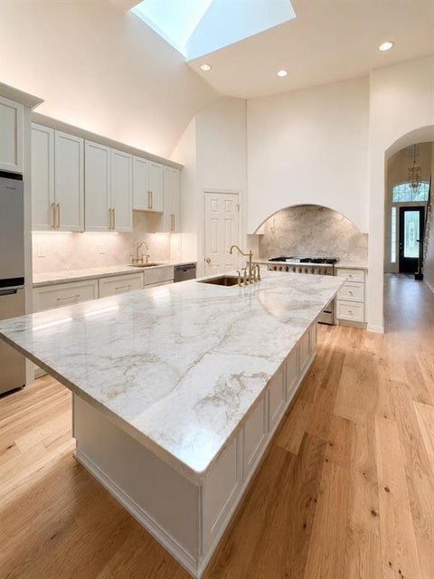 Photo of 18283 Meandering Way Drive, Dallas, TX 75252 (MLS # 21367346)