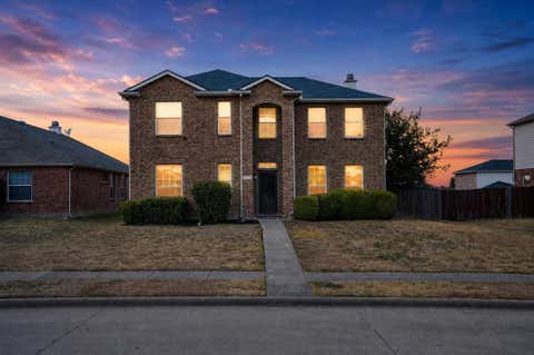 Photo of 1213 Spring Water Drive, Lancaster, TX 75134 (MLS # 21370330)