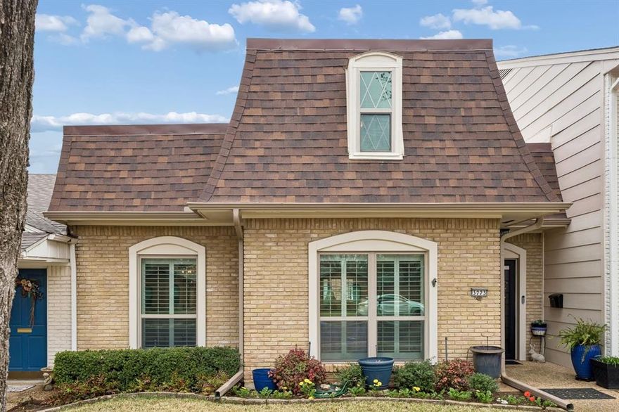 This incredible 2,591 SF townhome offers an unbeatable location close to restaurants, shopping, parks, and highly rated schools. Thoughtful updates throughout create a fresh, clean, and elegant feel. The kitchen features refreshed cabinetry, granite countertops, stainless steel appliances, and the convenience of two pantries.
The home offers four spacious bedrooms, each with its own walk-in closet. The primary suite is located on the first level, complete with an en-suite bath and dedicated dressing area for added comfort and privacy.
Step outside to an easy-care patio with turf, perfect for relaxing or enjoying the outdoors with minimal maintenance.
Lovingly maintained and beautifully cared for, this home truly shows pride of ownership.