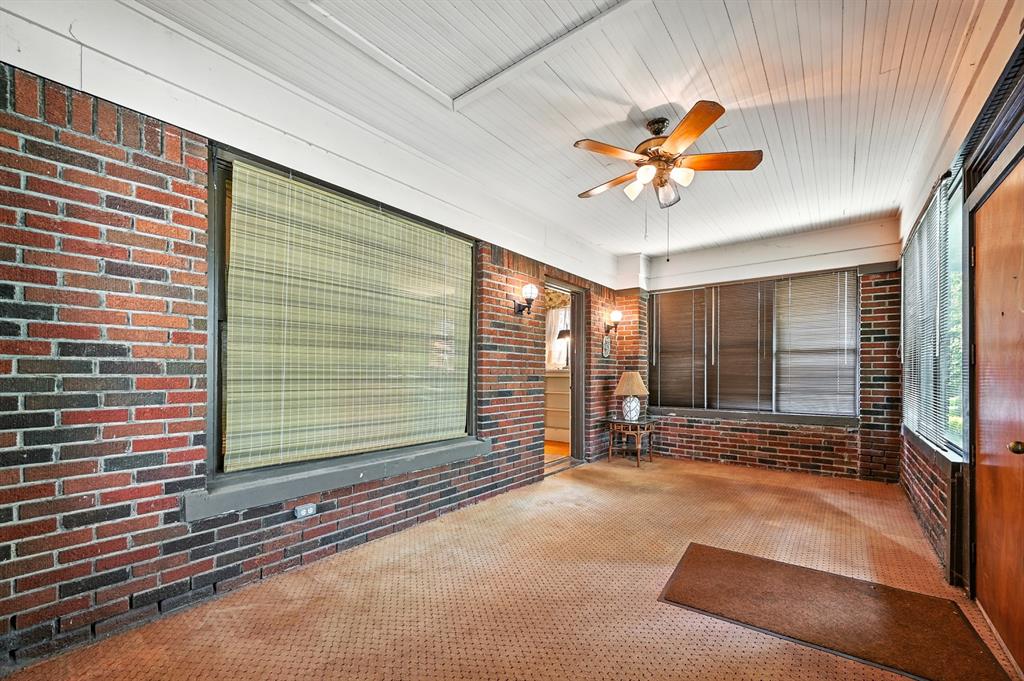 1042 N Clinton Avenue