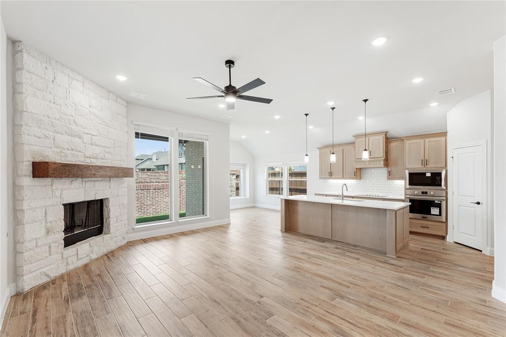 2315 Legacy Oaks Lane