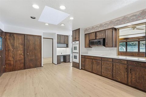 Tiny photo for 112 Virginia Lane, Arlington, TX 76010 (MLS # 21089868)