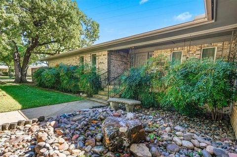 Tiny photo for 112 Virginia Lane, Arlington, TX 76010 (MLS # 21089868)