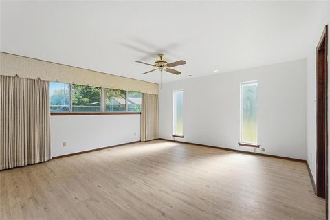 Tiny photo for 112 Virginia Lane, Arlington, TX 76010 (MLS # 21089868)
