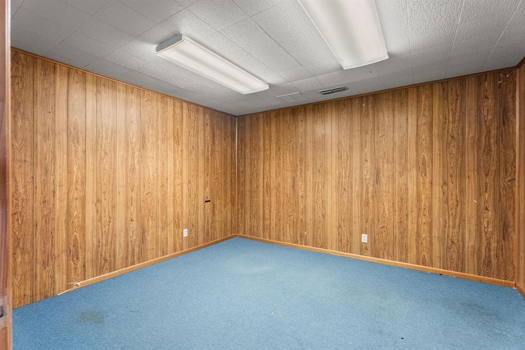 A1062 H WALL - Commercial Sale