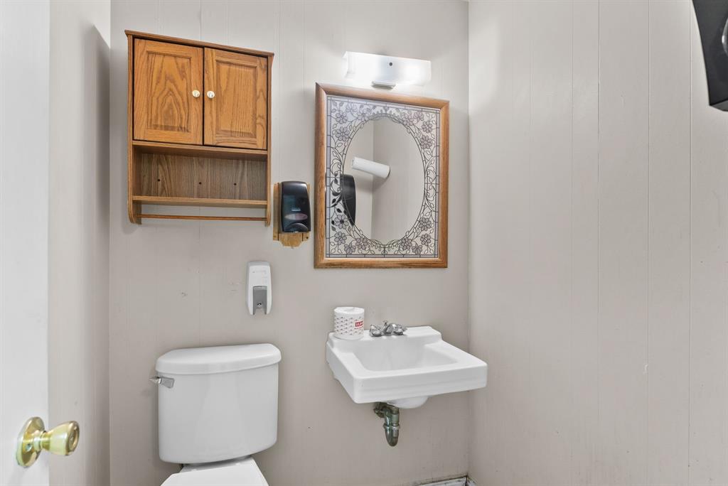 A1062 H WALL - Commercial Sale