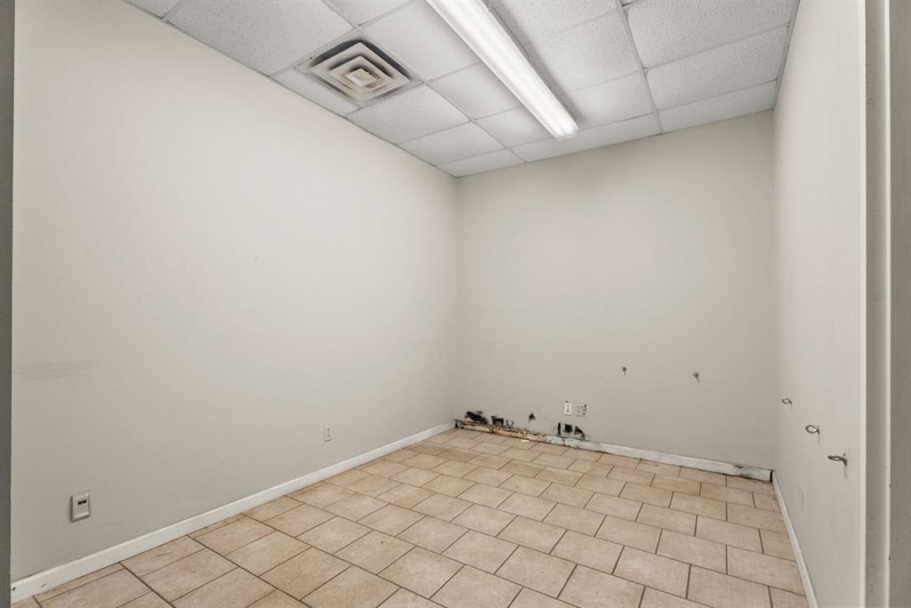 A1062 H WALL - Commercial Sale