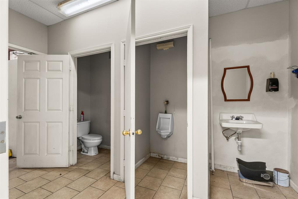 A1062 H WALL - Commercial Sale