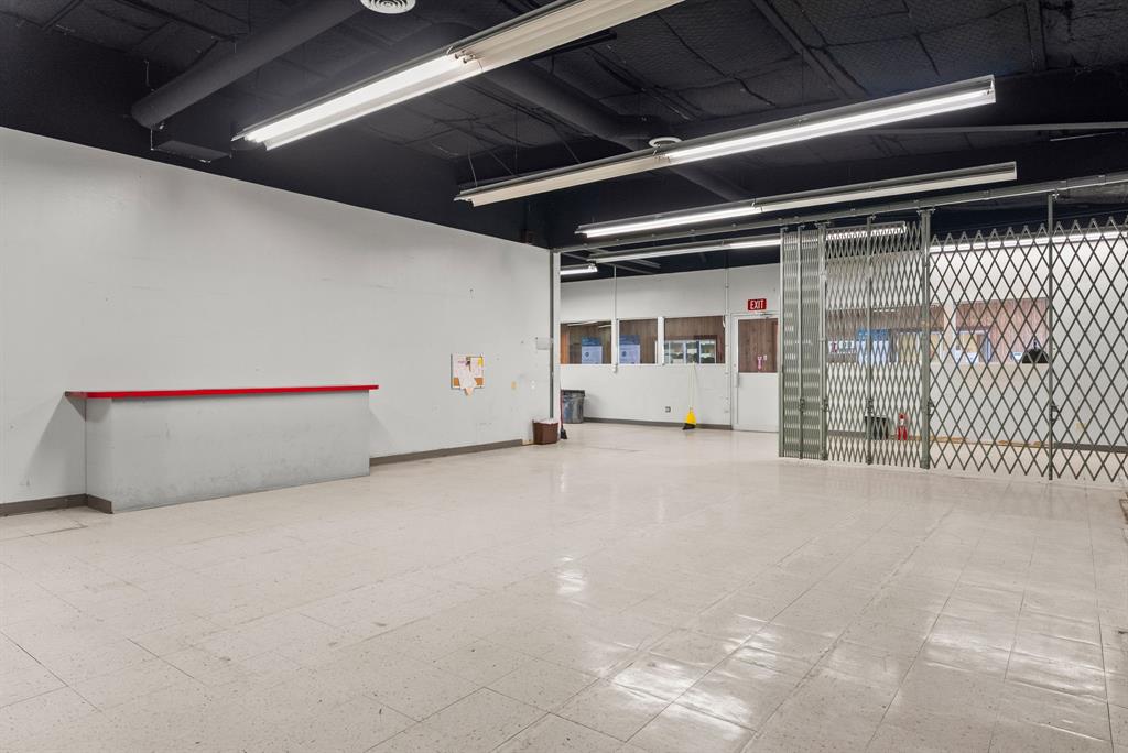 A1062 H WALL - Commercial Sale