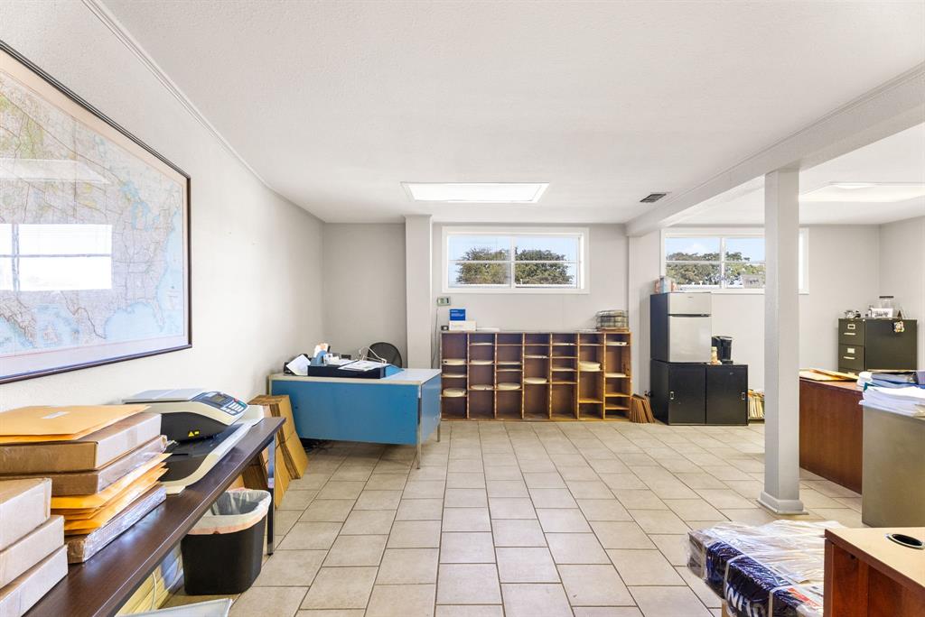 A1062 H WALL - Commercial Sale