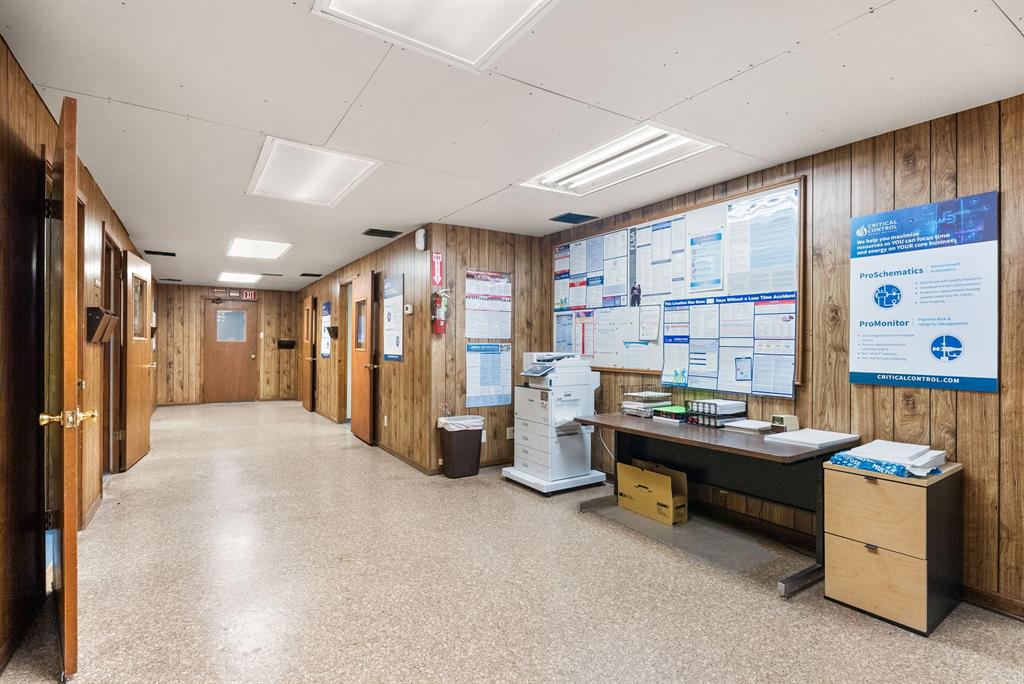 A1062 H WALL - Commercial Sale