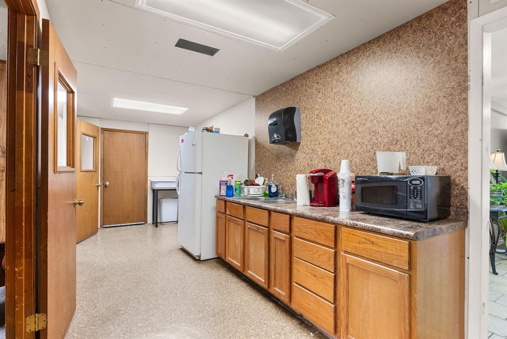 A1062 H WALL - Commercial Sale