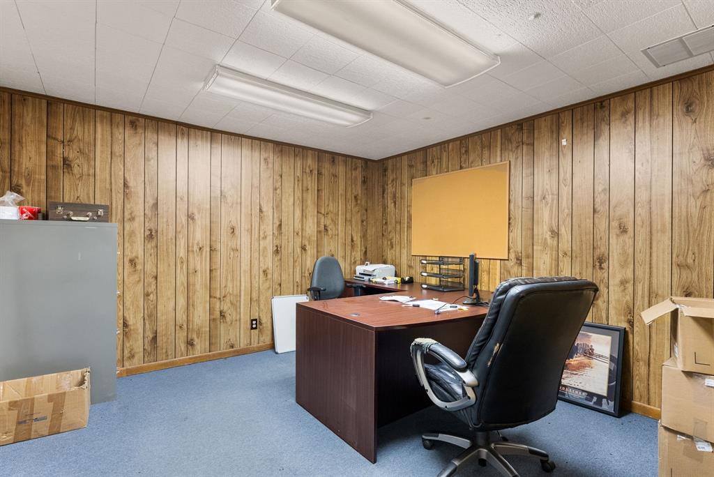 A1062 H WALL - Commercial Sale