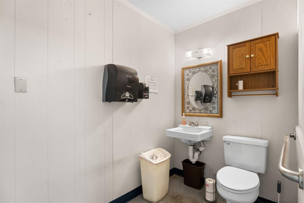 A1062 H WALL - Commercial Sale