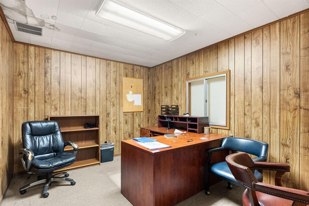 A1062 H WALL - Commercial Sale