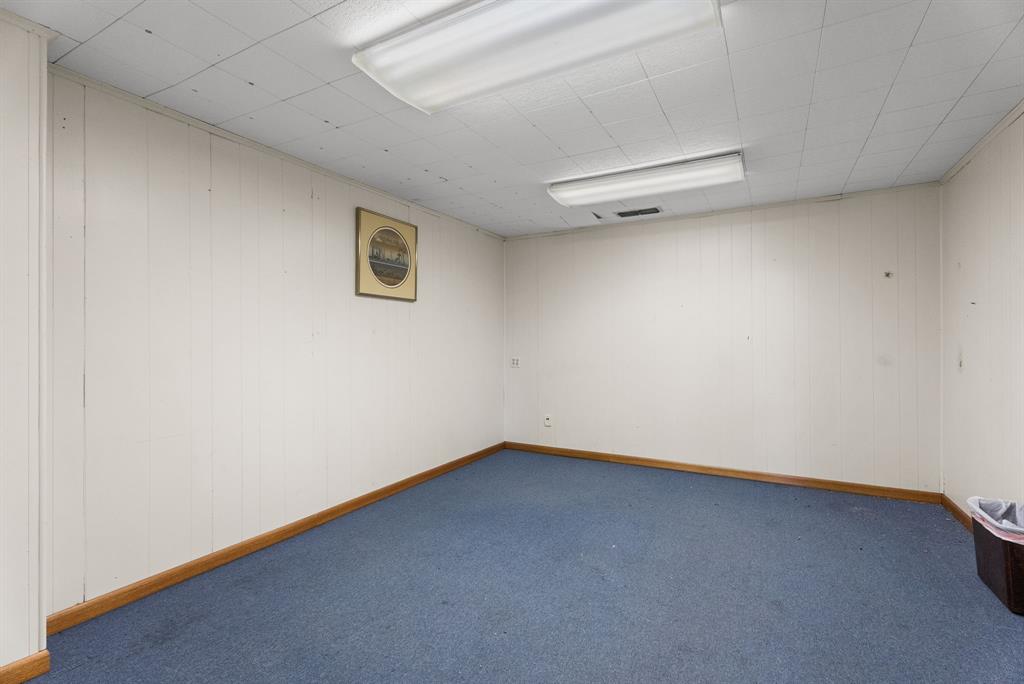 A1062 H WALL - Commercial Sale