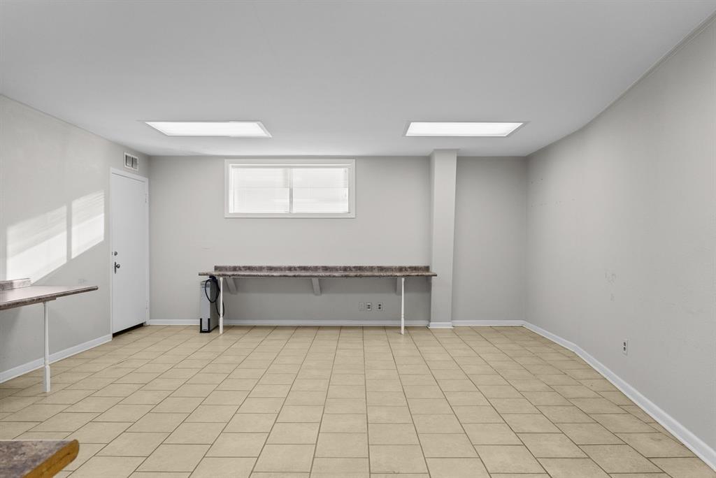 A1062 H WALL - Commercial Sale