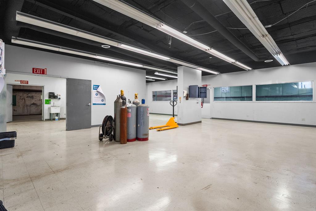 A1062 H WALL - Commercial Sale