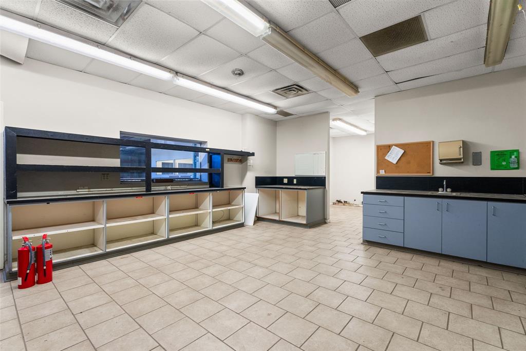 A1062 H WALL - Commercial Sale