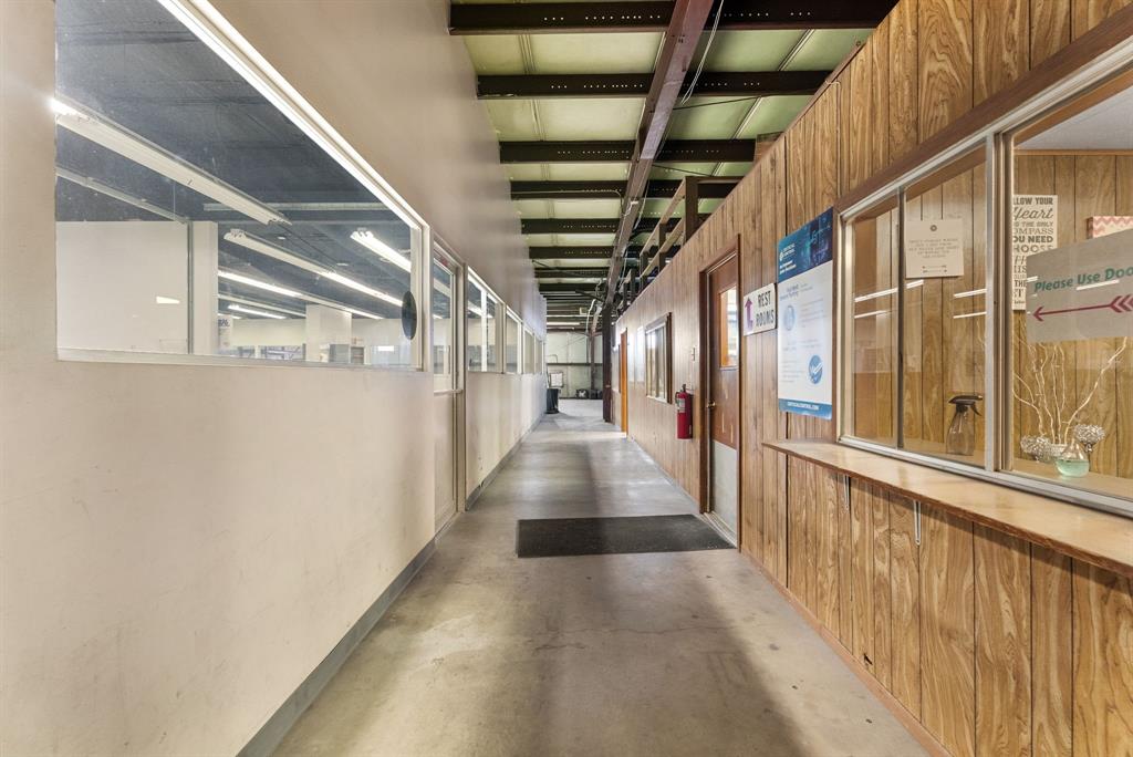 A1062 H WALL - Commercial Sale