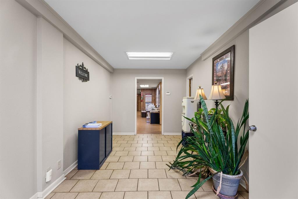 A1062 H WALL - Commercial Sale