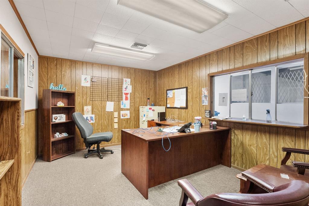 A1062 H WALL - Commercial Sale