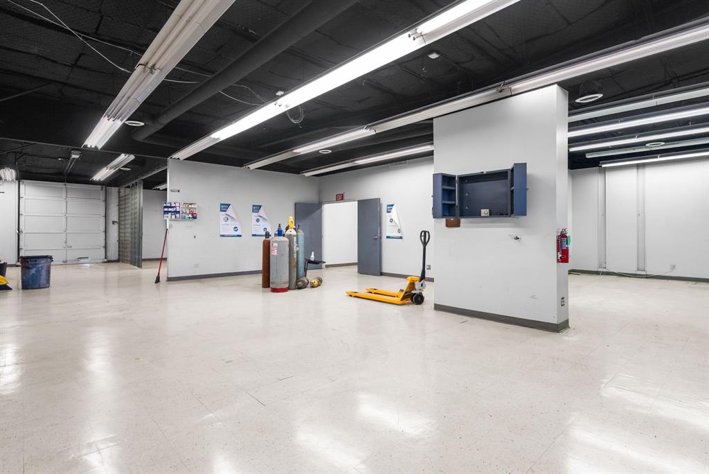 A1062 H WALL - Commercial Sale