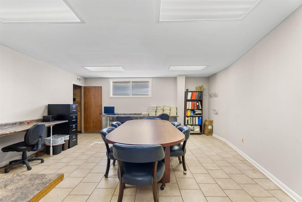 A1062 H WALL - Commercial Sale