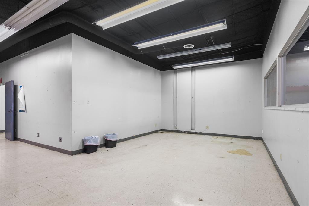 A1062 H WALL - Commercial Sale