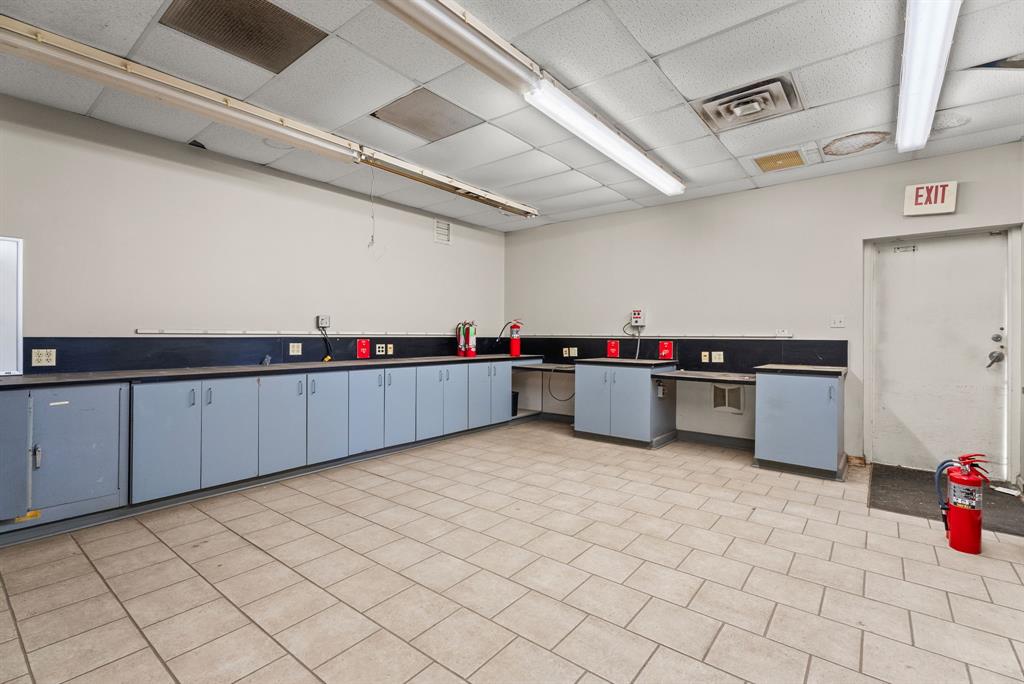 A1062 H WALL - Commercial Sale