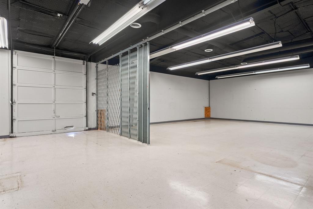 A1062 H WALL - Commercial Sale