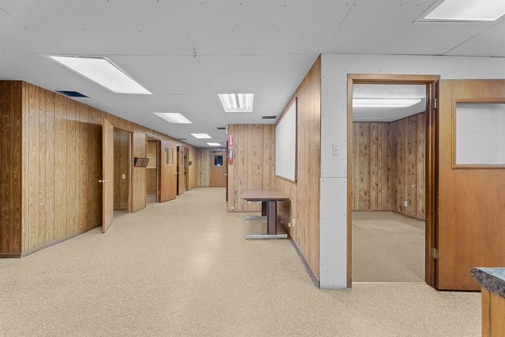 A1062 H WALL - Commercial Sale