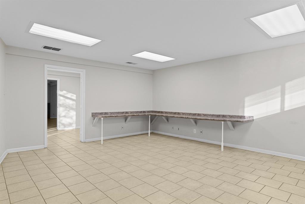 A1062 H WALL - Commercial Sale