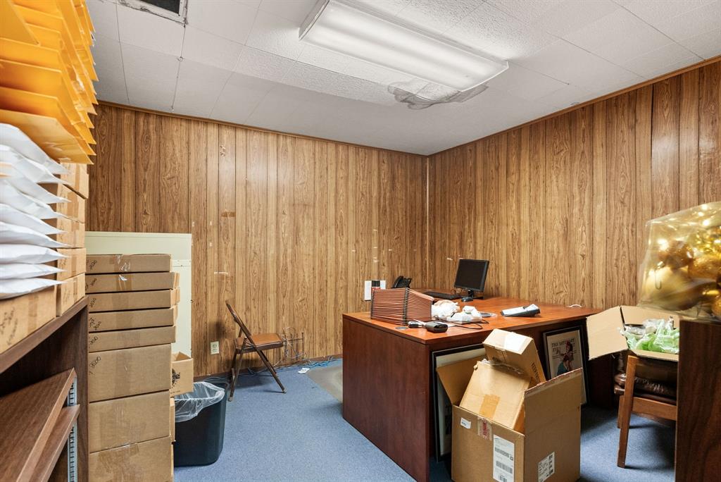 A1062 H WALL - Commercial Sale