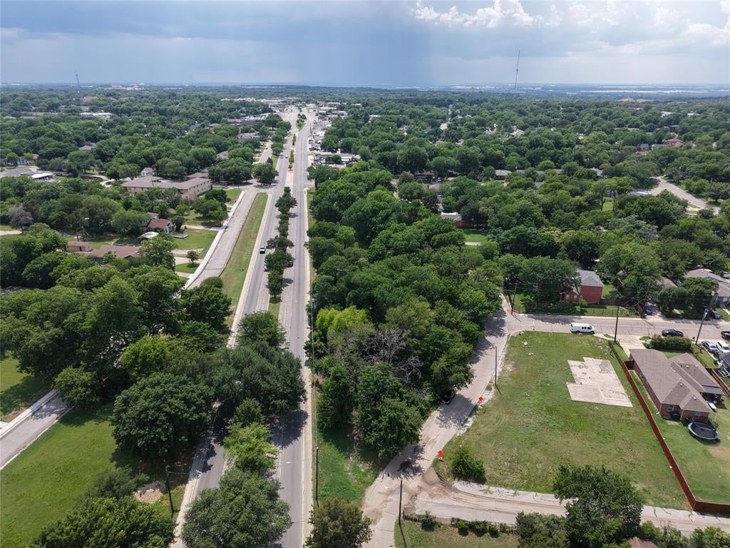 11 W Higgins Boulevard