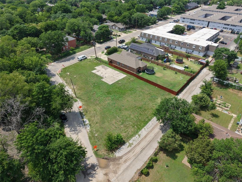11 W Higgins Boulevard