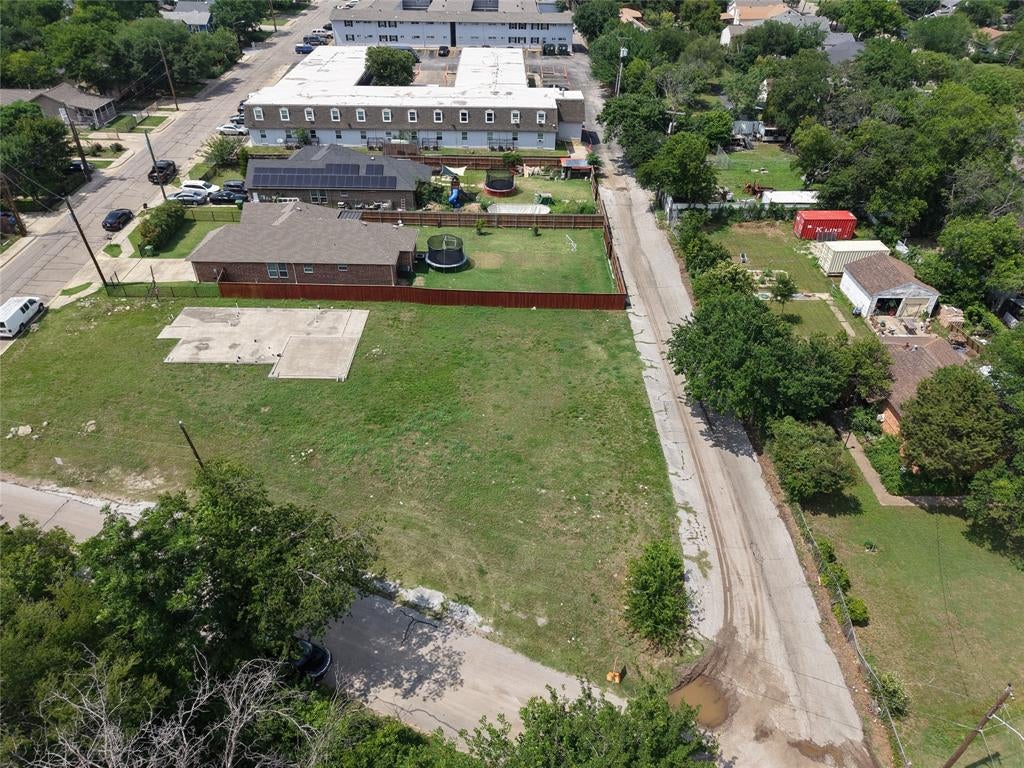 11 W Higgins Boulevard