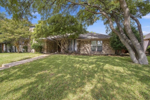 Photo of 9947 Chimney Hill Lane, Dallas, TX 75243 (MLS # 21412258)