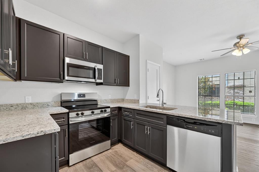 Lovers Lane Condos Ph 01 04 - Residential