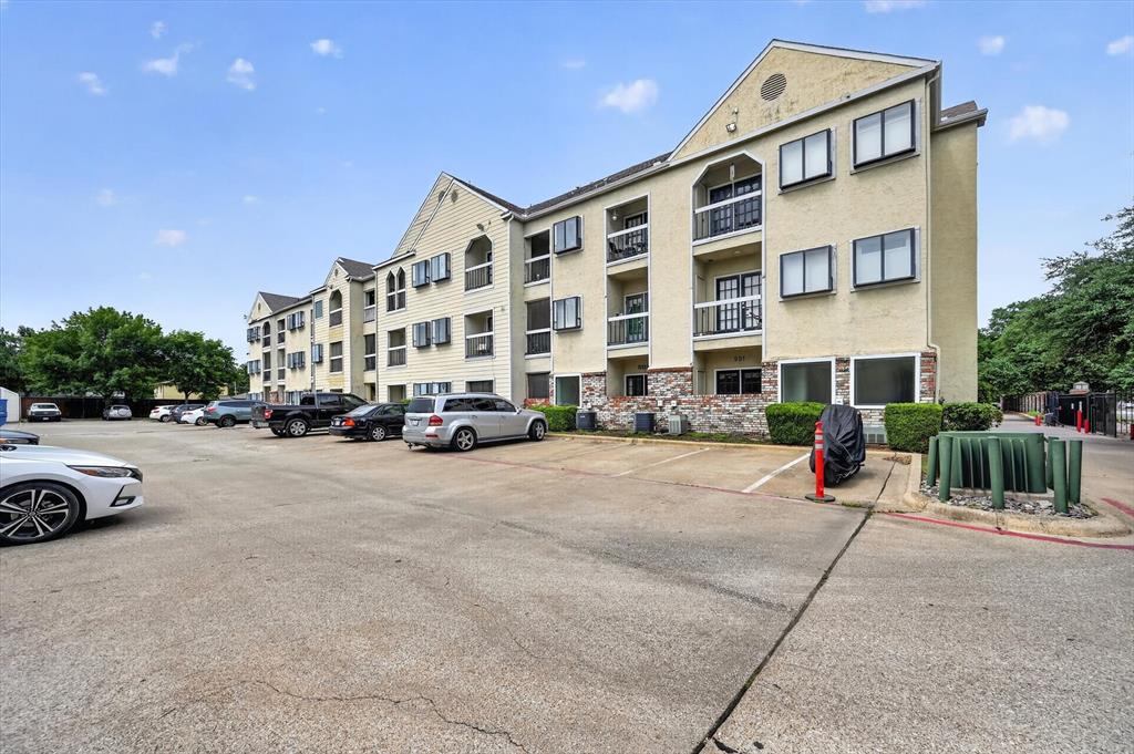 Lovers Lane Condos Ph 01 04 - Residential