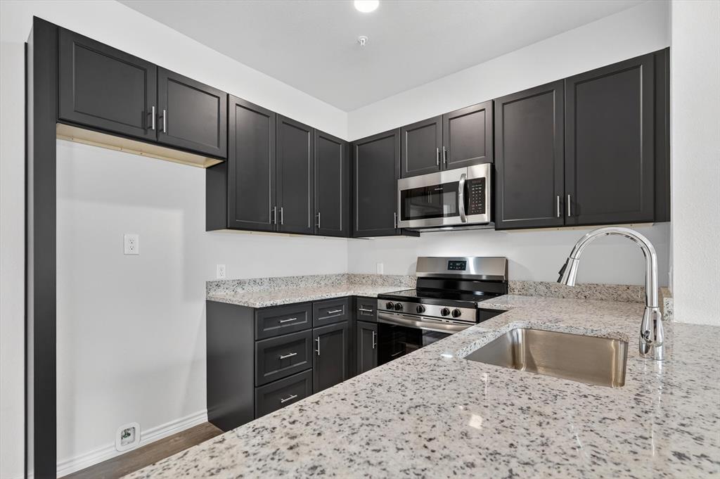 Lovers Lane Condos Ph 01 04 - Residential
