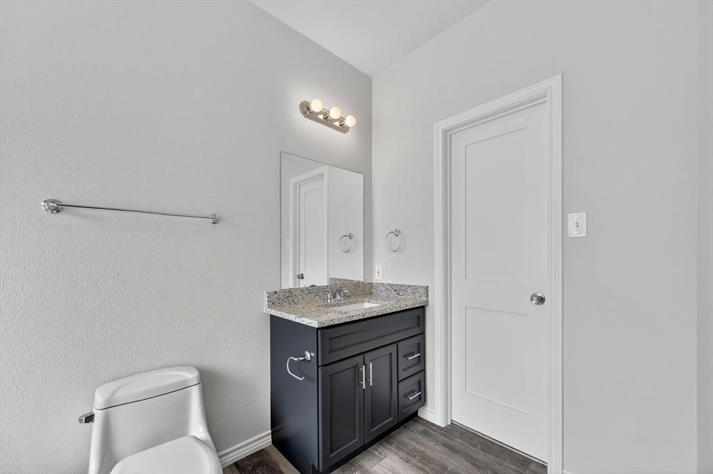 Lovers Lane Condos Ph 01 04 - Residential