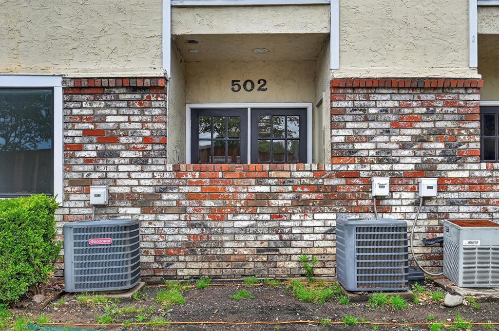 Lovers Lane Condos Ph 01 04 - Residential