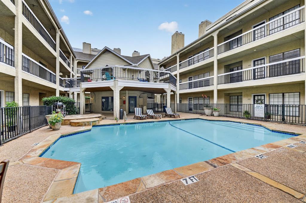 Lovers Lane Condos Ph 01 04 - Residential